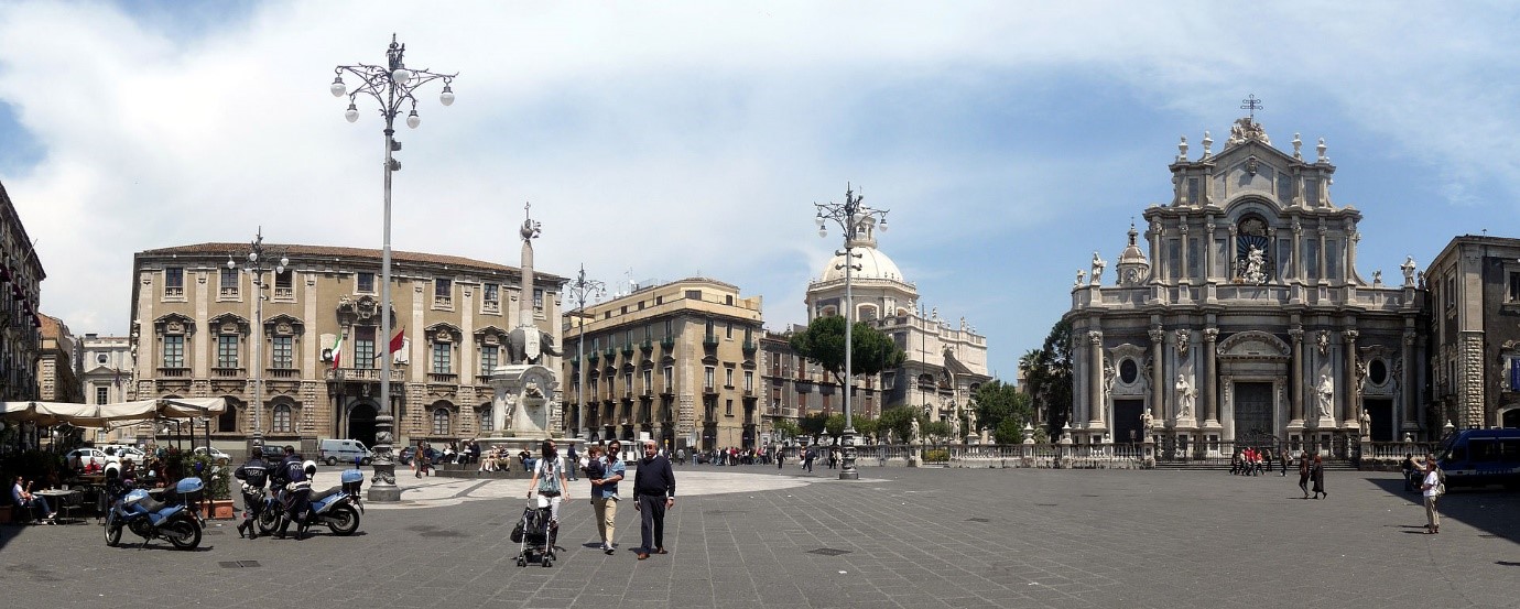 Catania Piazza del Duomo near our boutique hotels in Sicily Essential Italy