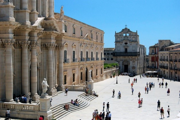 Piazza in Syracuse Siracusa visit while staying at Essential Italy’s holiday apartments in Sicily