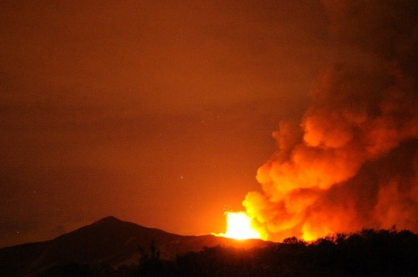 Watch the eruption of the Mount Etna volcano on Sicily holidays