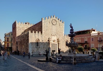 Piazza del Duomo in Taormina, near our Sicily hotels