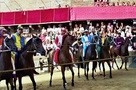 Tuscany’s Palio di Siena taking place near our villas to rent