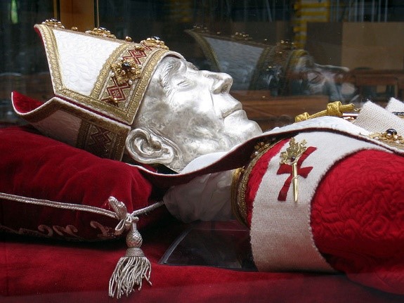 Pope Celestine behind the Holy Door at the La Perdonanza Celestiniana