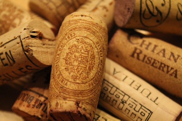 A picture of Chianti corks.