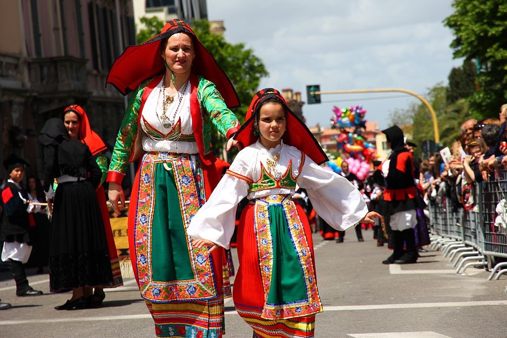 Traditional costumes of Gavoi for Autunno in Barbagia near our villas in Sardinia