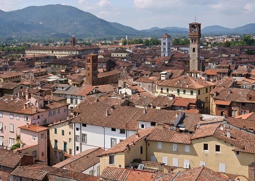 Visit the town of Lucca on your Tuscany holidays