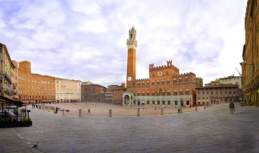 Piazza del Campo, Siena, near Essential Italy’s holiday villas in Tuscany