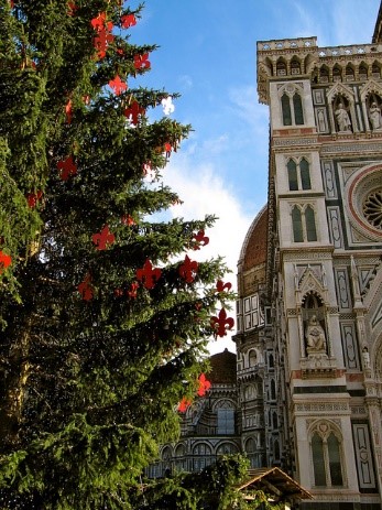 Visit the Natale per FILE market in Florence near our Tuscany hotels