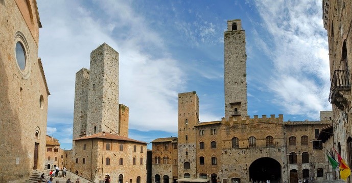 Stay in our Italy villas near the medieval towers of San Gimignano, Tuscany