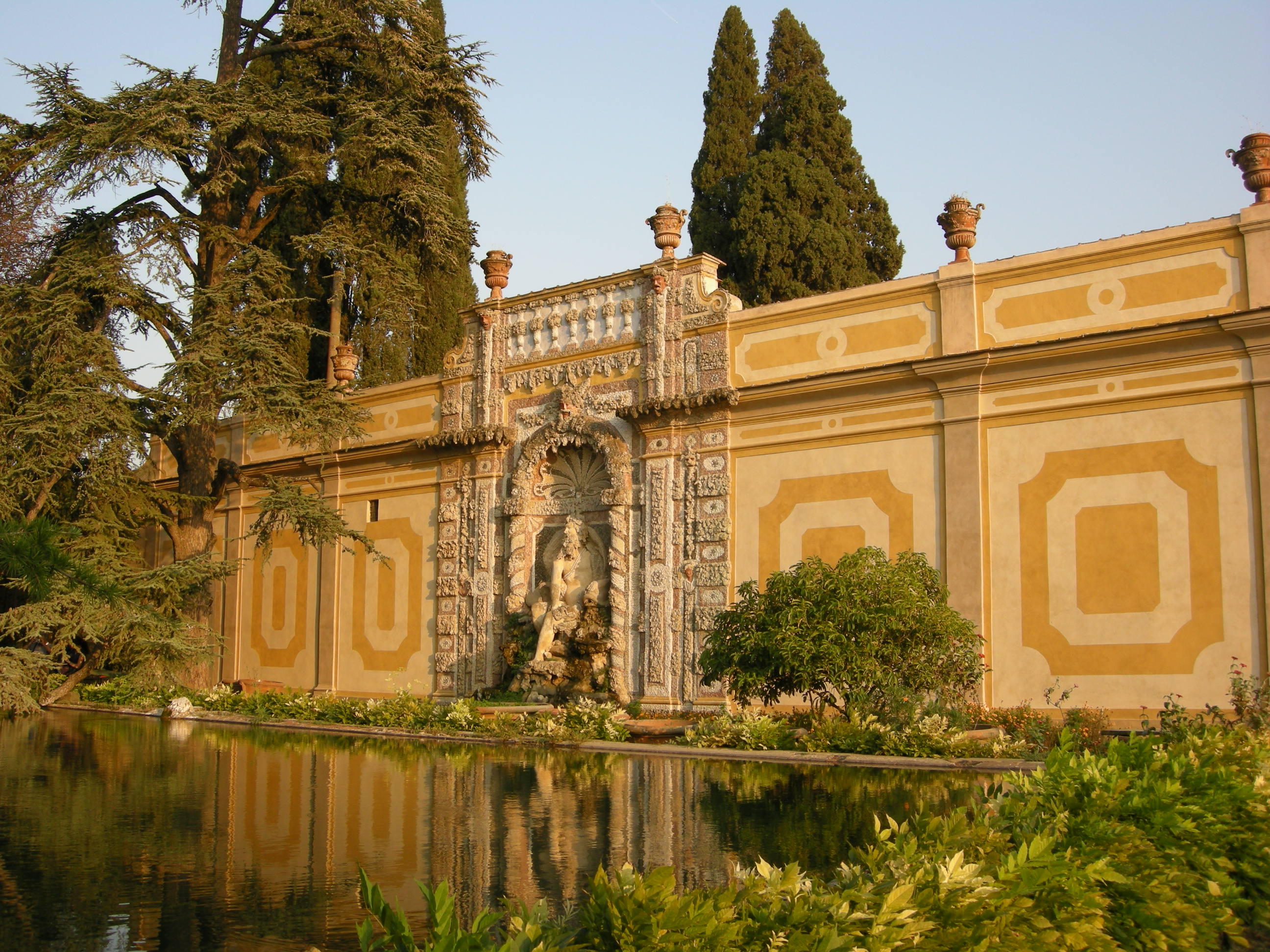 Villa_antinori_di_cigliano,_giardino,_vasca_e_fontana_02