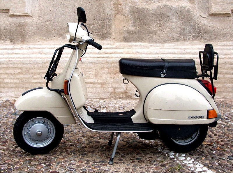 Vespa celebrates its 70th anniversary near our luxury villas in Tuscany