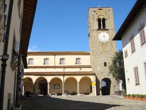 Montevettolini, home to a medieval festival to visit near our luxury Tuscany villas