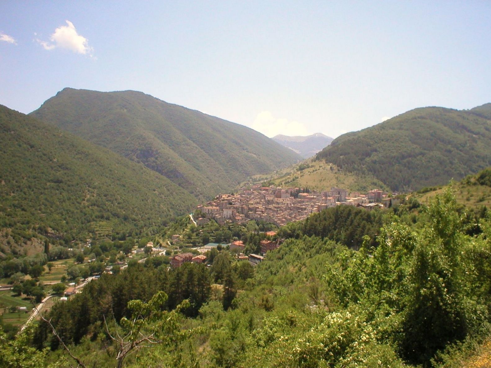 hill views on your Abruzzo holidays 