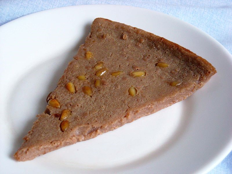 Castanagnaccio, a dense cake found in Italy 