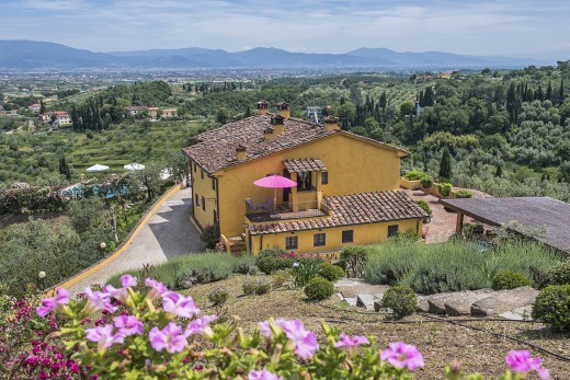 villas in Italy include the stunning Tuscany Villa Guidi set in the countryside.