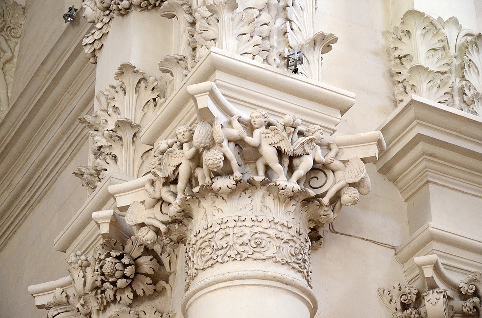 Pillar decorations in Lecce