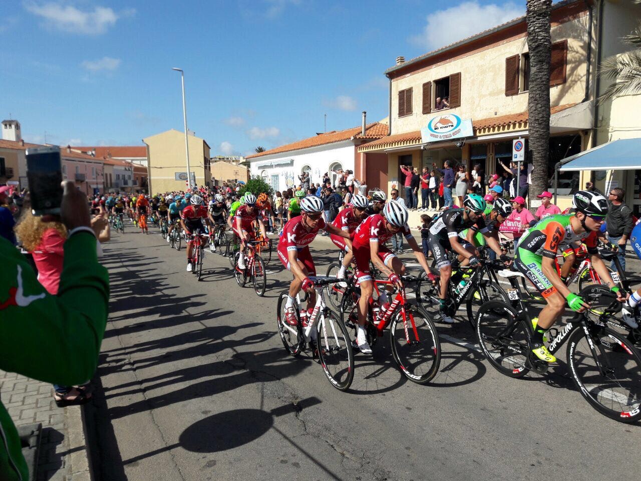 images of Giro d’Italia cyclists near our villas in Sardinia