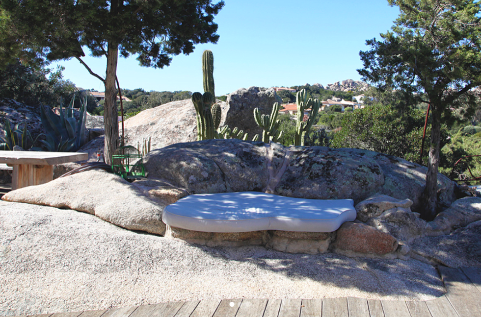 An image from one of our luxury villas with a pool in Sardinia