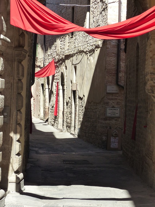 The narrow, winding streets of Spello