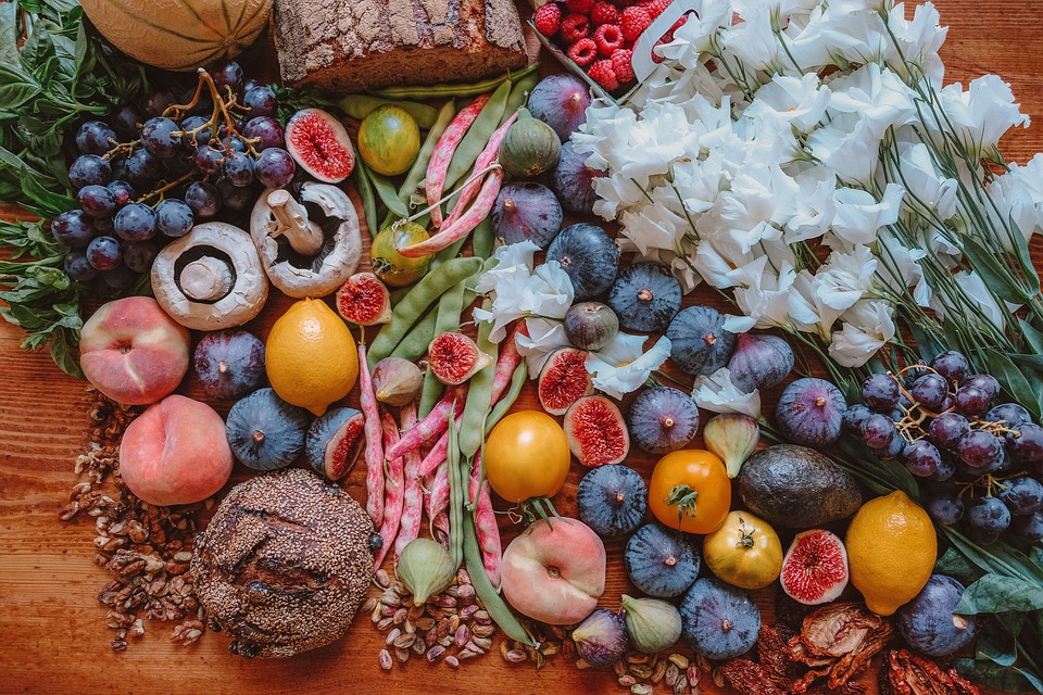 A selection of fruits and vegetables from Tuscany alongside traditional Tuscan bread